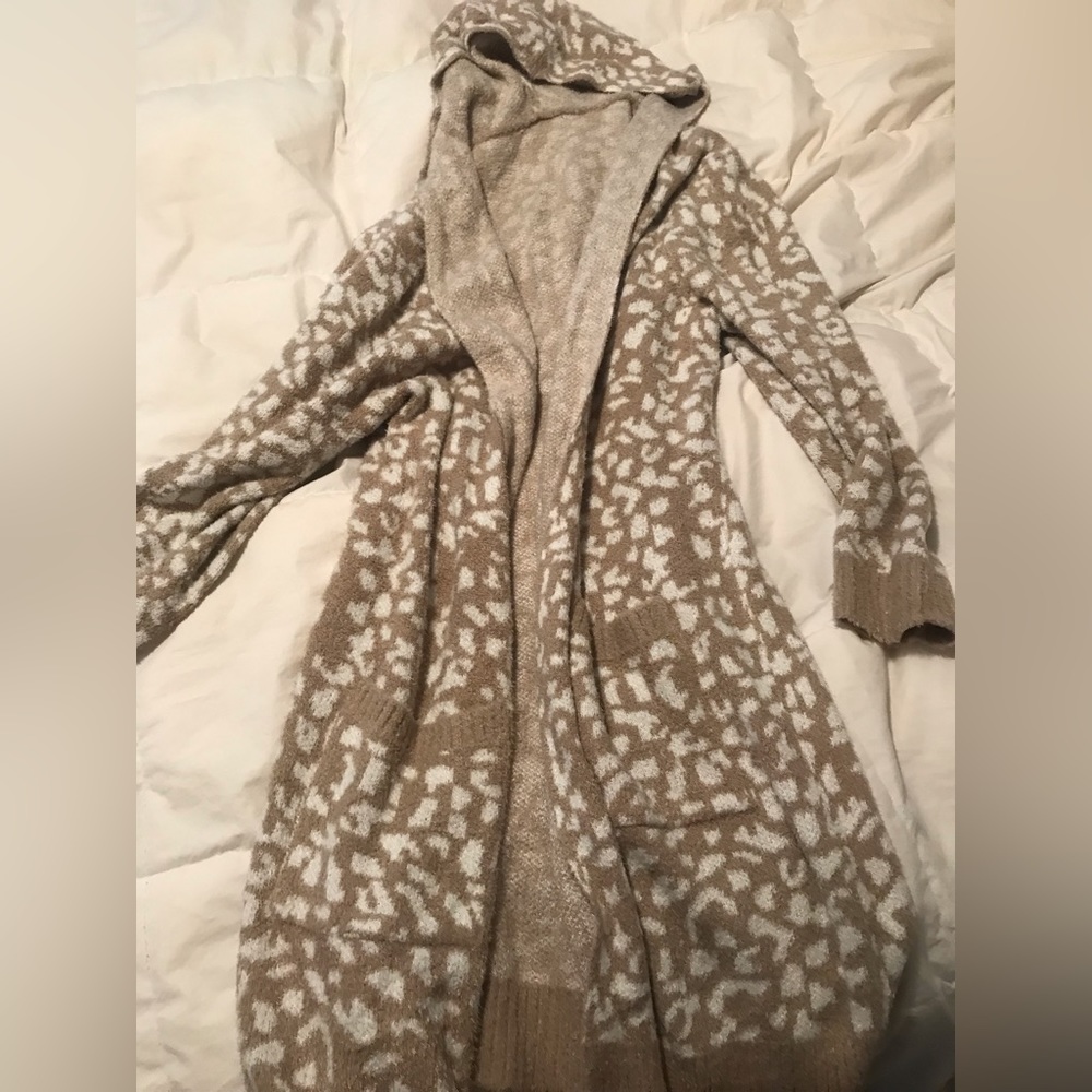 Long Cardigan hoodie w pockets. Most comfortable thing ever!!!